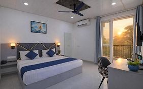 Hotel Warm Welcome Inn 26 - Near Sector 18 Metro Noida